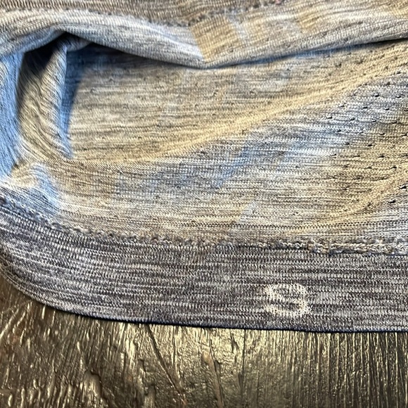 Lululemon Metal Vent Tech Long Sleeve Performance Gray T Shirt Men's Size S. - Picture 7 of 9